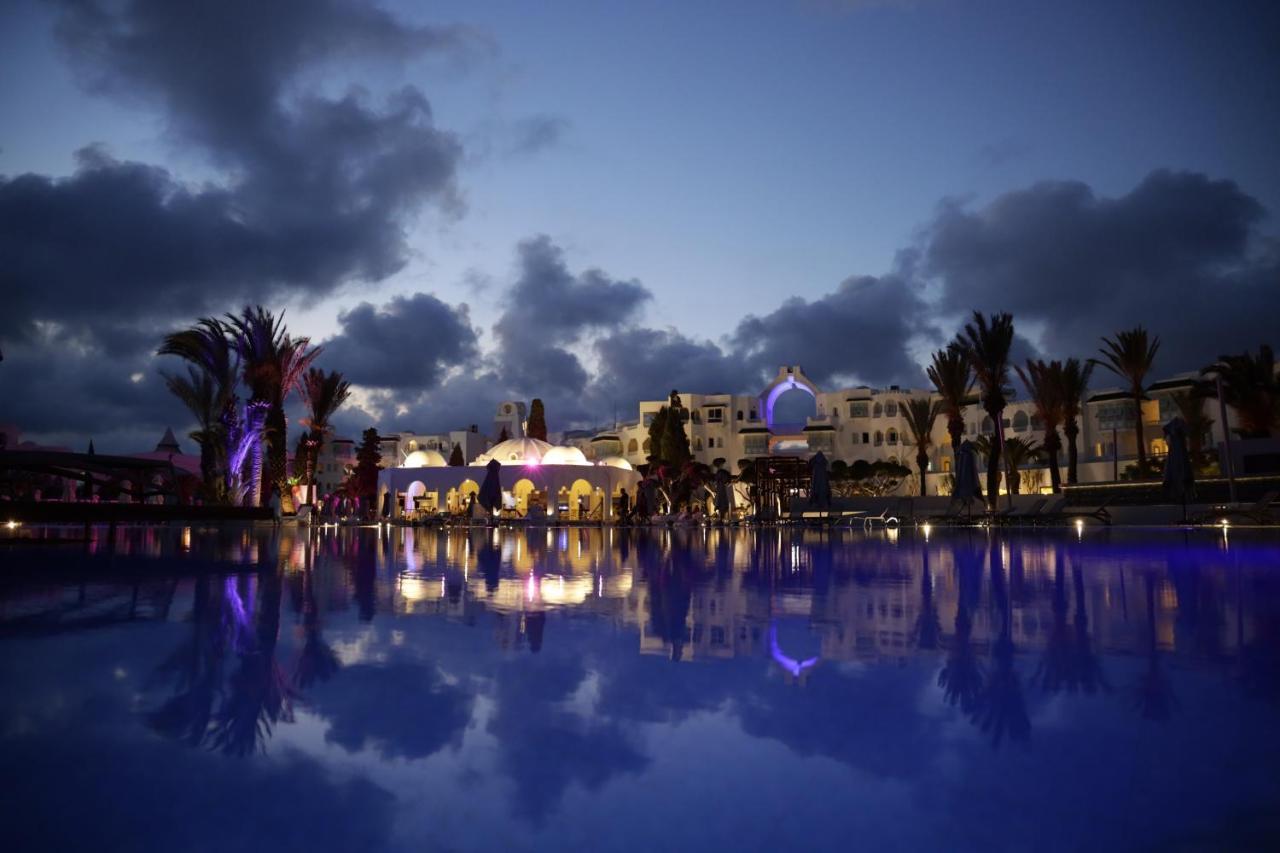 The Mirage Resort & Spa Hammamet Exterior photo The Royal Mirage Hotel at night
